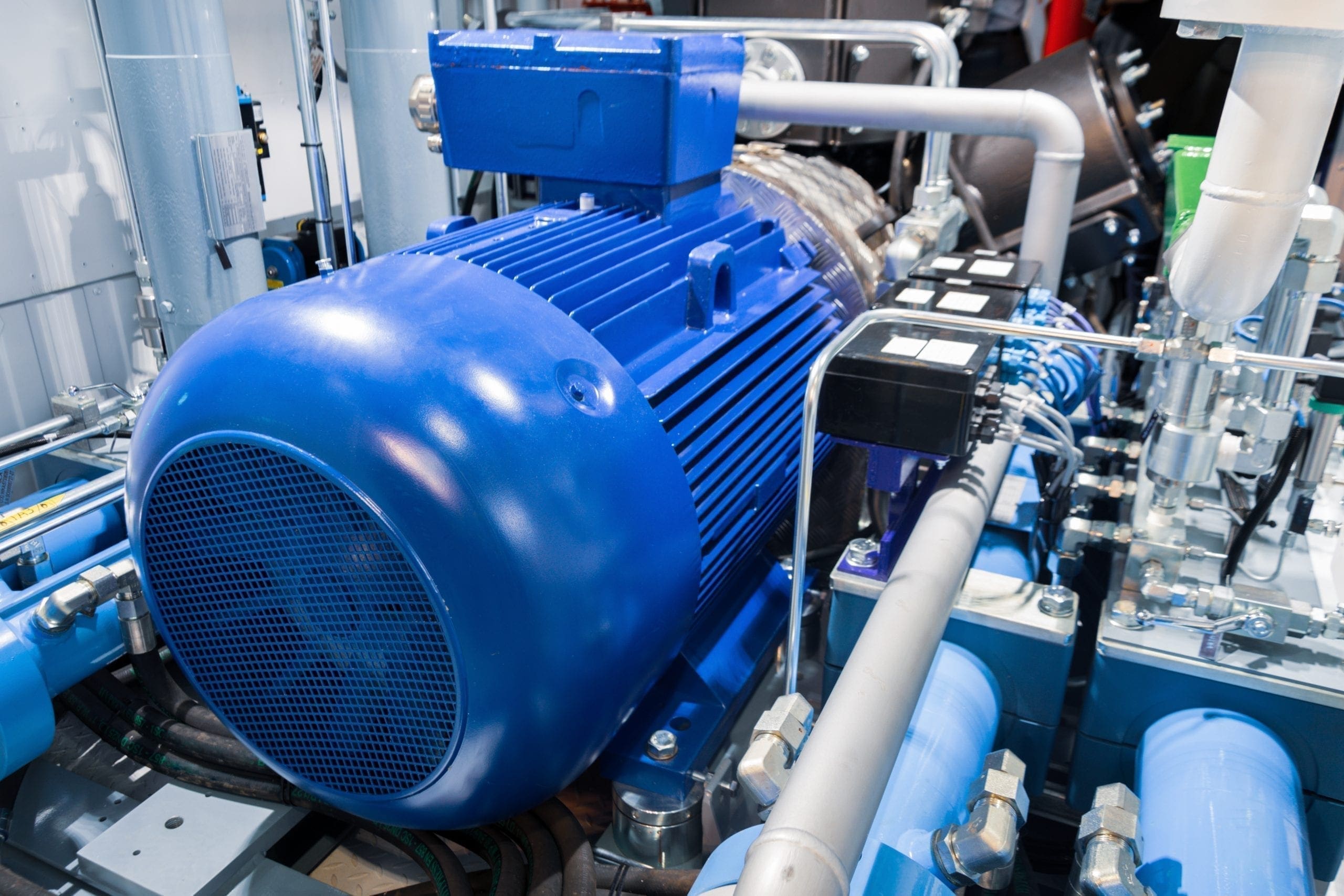 Large induction motors aperam